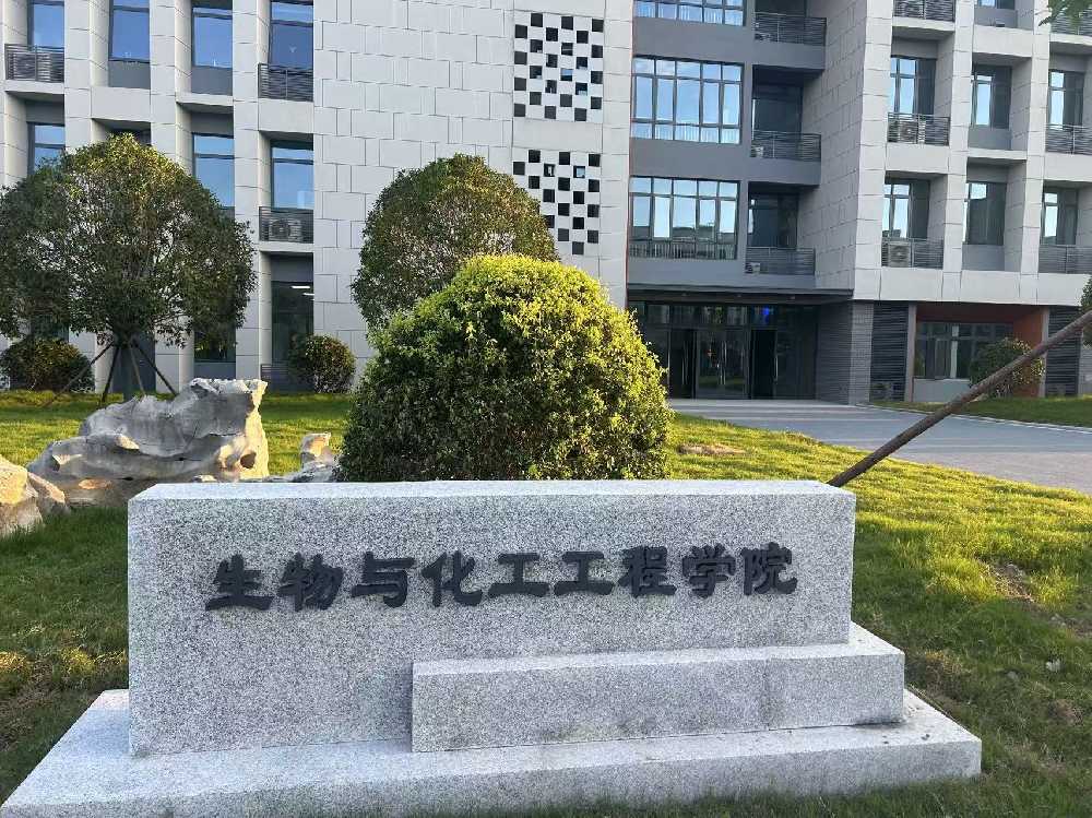 江都区扬州职业大学体育场高杆灯项目